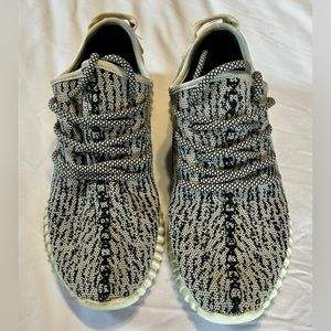 Adidas Yeezy turtle dove size 7.5